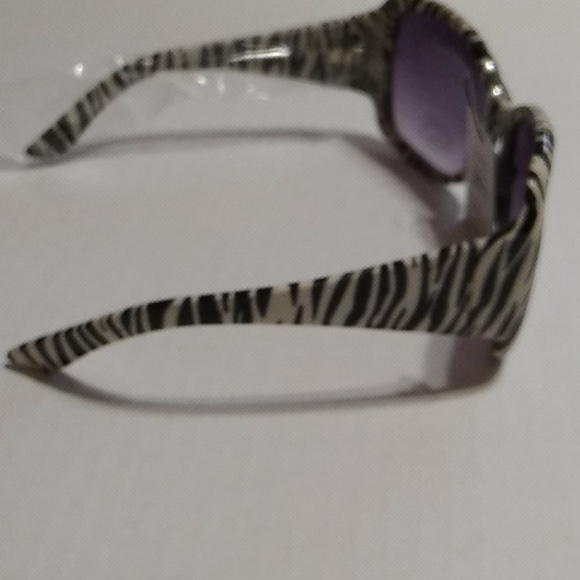 Nwt Black & White Sunglasses & Case - Picture 3 of 10